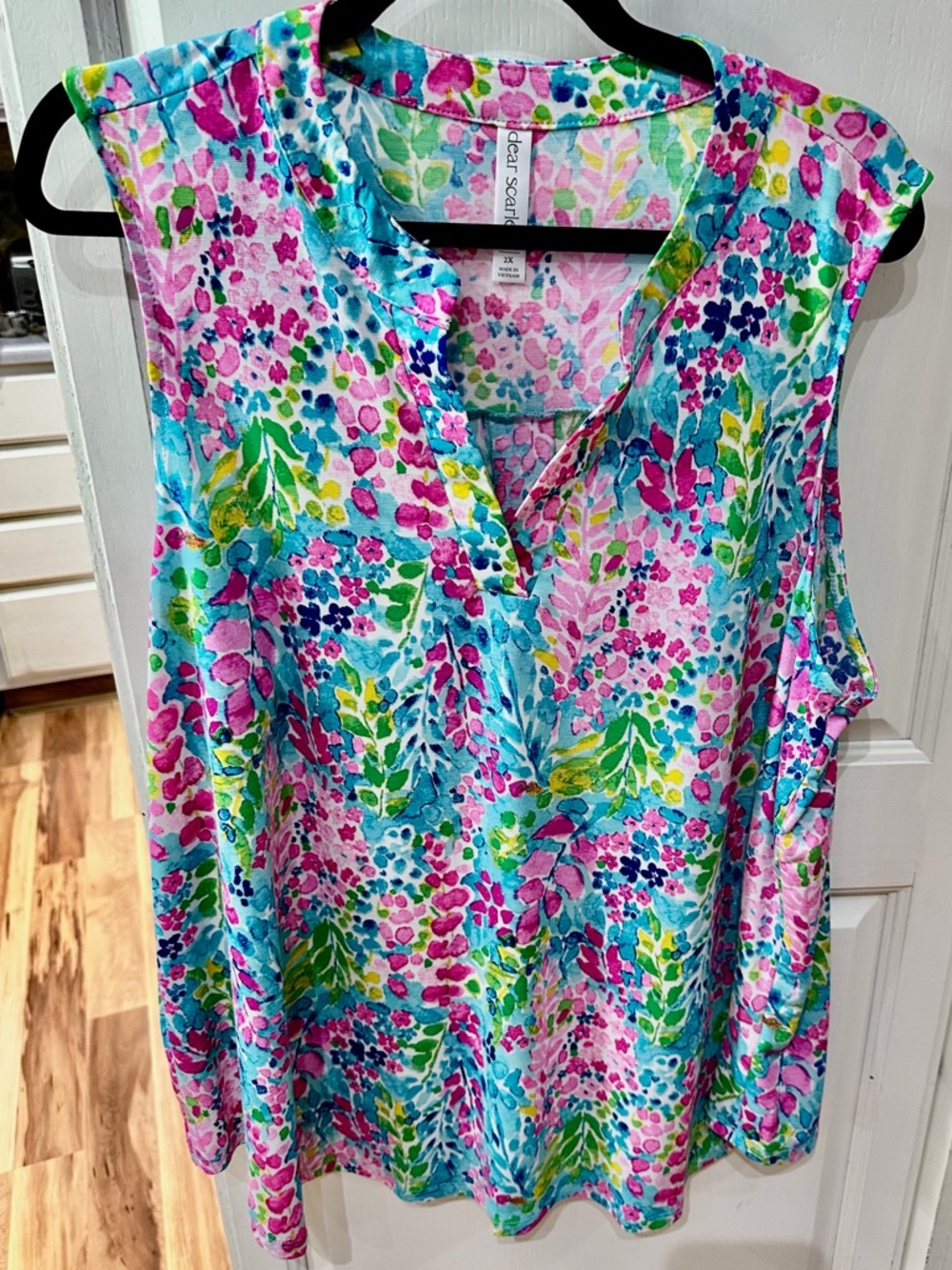 Clear Scarf Sleeveless V-Neck Floral Tank in Pink & Blue